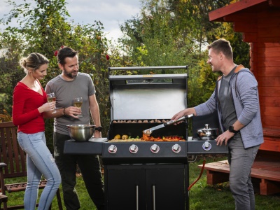 Riwall PRO RGG 41 EXL - luxusní plynový gril 17 kW se čtyřmi hořáky a bočním vařičem