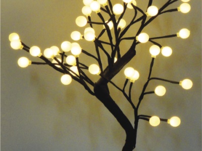 Stromek žárovky 48 LED stolní na baterie