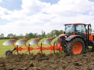 Nesený otočný pluh Kubota RM2000