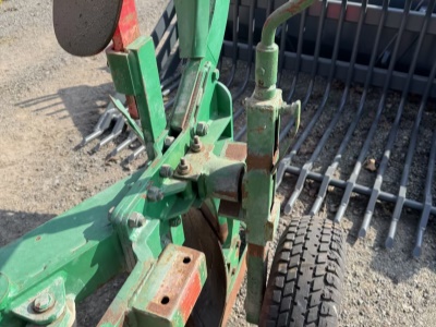 Obracecí pluh Regent Saturn HX2