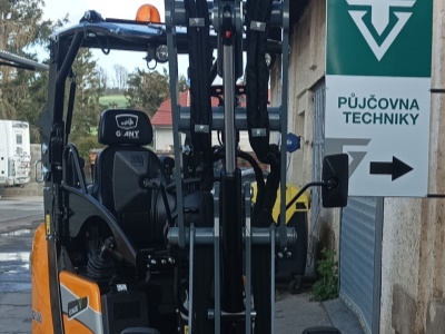 Kloubový nakladač GiANT G 1500