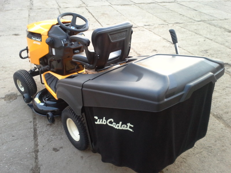 Cub Cadet XT3 QR 106-travní traktor se zadním výhozem model 2017