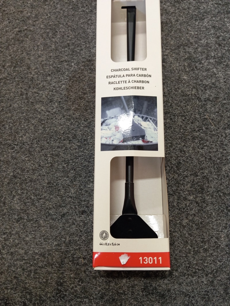 Weber 13011  pohrabáč na dřevěné uhlí