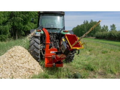 Diskový štěpkovač RT-630R za traktor s hydraulickým válcem Remet