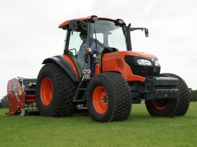 Zemědělský traktor Kubota M 8560