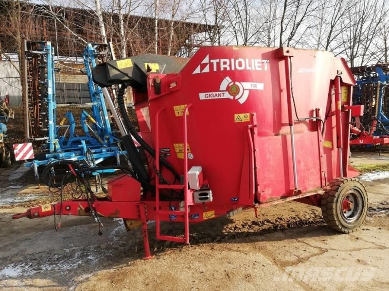 Samonakládací míchací krmný vůz Trioliet Gigant 700M