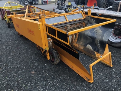 Čelní osekávač cibulové natě Keulmac a Vyorávač cibule Keulmac