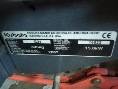 KUBOTA G21 včetně zametacího kartáče KUBOTA LH1200 HT