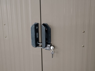 Riwall PRO RMSA 8x10 Brown - zahradní domek kovový 3 x 2,4 m se sedlovou střechou hnědý