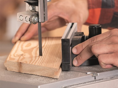 Scheppach HBS 400 - pásová pila s podstavcem