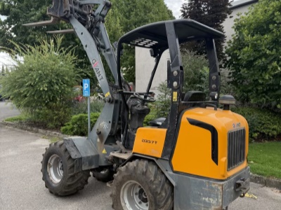 Kloubový nakladač GiANT D337T