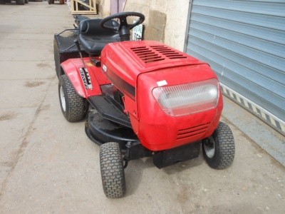 Travní traktor MTD RH 115/76