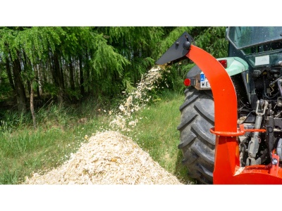 Diskový štěpkovač RT-630R za traktor s hydraulickým válcem Remet