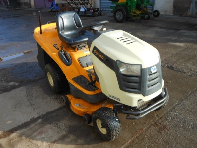 Travní traktor Cub Cadet CC1022 KHN