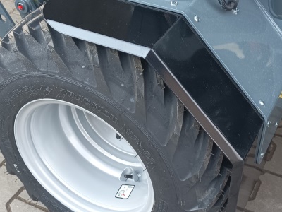 Kloubový nakladač GiANT G 1500