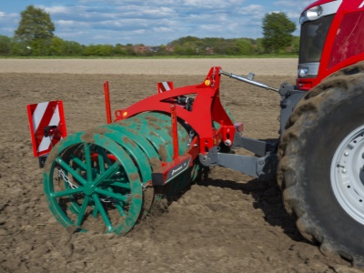 Čelně nesený půdní pěch