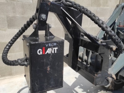 Vrtací zařízení k nakladači Giant s převodovkou