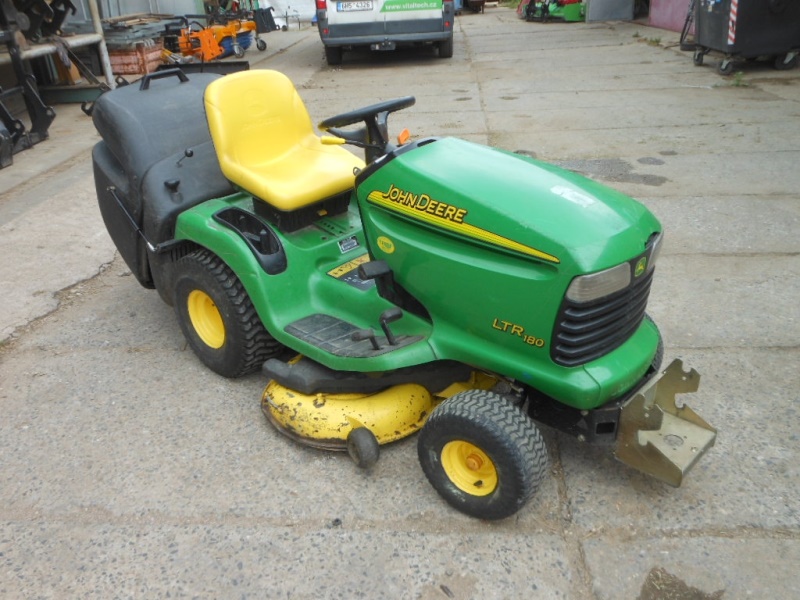 Zahradní traktor John Deere LTR 180 