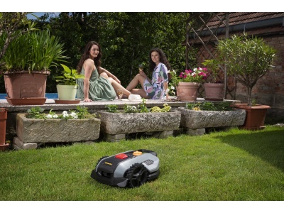 Riwall PRO RRM 500 APP - robotická sekačka ( 500 m2 ) s vodícím drátem