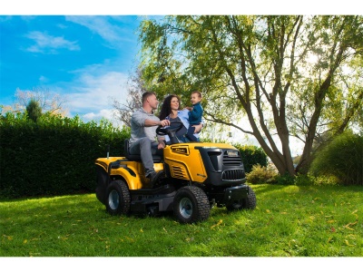 Riwall PRO RLT 102 HRD TWIN - dvouválcový travní traktor 102 cm se zadním výhozem a hydrostatickou převodovkou