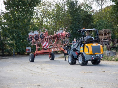 Kloubový nakladač GiANT G2700 E