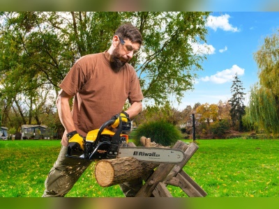 Riwall PRO RPCS 5140 SET - řetězová pila s benzinovým motorem 49 ccm + náhradní řetěz + rukavice + ochranné brýle