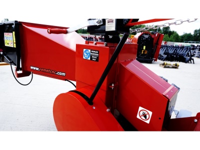 Špalíkovač se spalovacím motorem Model RPS-120 Remet (27 HP) + Pásový dopravník 3m + Otočná konzole 360°