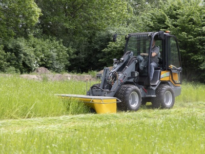 Kloubový nakladač GiANT G2700 E