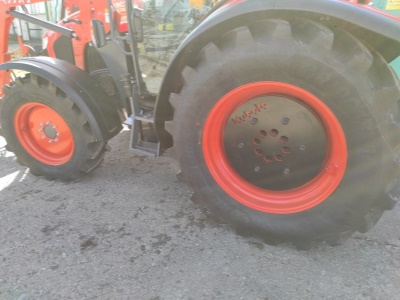Zemědělský traktor Kubota M5-092 s čelním nakladačem LK1500M