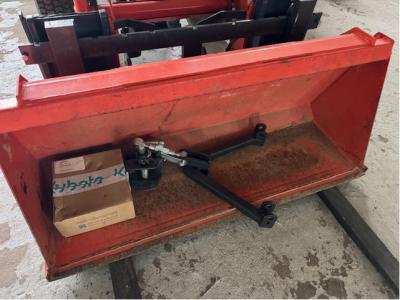 Traktor Kubota B 3150 včetně čelního nakladače, lžíce, pal. vidlí, závaží