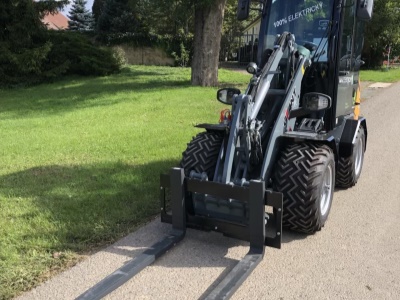 Elektrický kloubový nakladač GiANT G2200 E