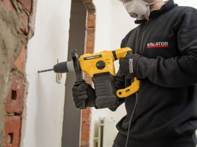 POWX1196 - Kombinované kladivo 1600W SDS-Plus 17ks příslušenství