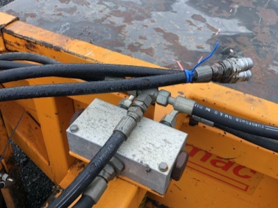 Čelní osekávač cibulové natě Keulmac a Vyorávač cibule Keulmac