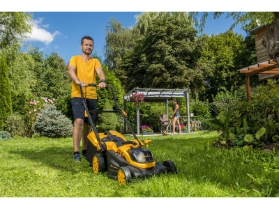 Riwall PRO RALM 3820 SET - akumulátorová sekačka 2x20 V + 2x 4 Ah baterie + 2x nabíječka 2,4 A
