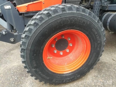 Kubota M7040 Narrow 