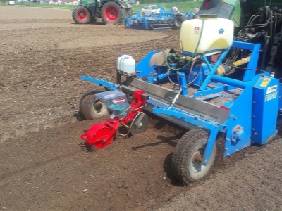 Nesený secí stroj Terradonis JDT - 3 řádky