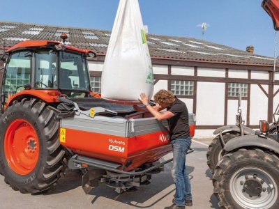 Rozmetadlo průmyslových hnojiv Kubota DSM