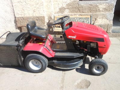 Travní traktor MTD RH 115/76 