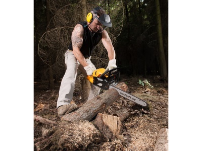 Riwall PRO RPCS 5545 - řetězová pila s benzinovým motorem