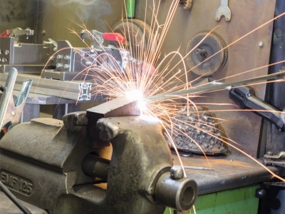 Scheppach WSE1000 - Svářecí invertor 130 A s příslušenstvím