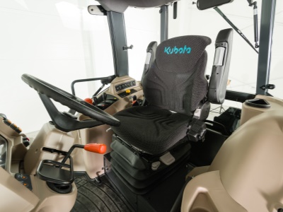 Zemědělský traktor Kubota M 7060