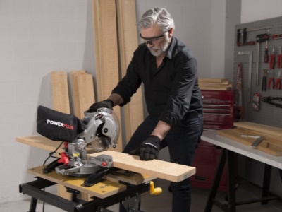 POWE50102 - Pokosová pila s mini potahem 1 650W / 210mm