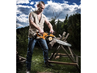 Riwall PRO RECS 2440 - řetězová pila s elektrickým motorem 2400 W