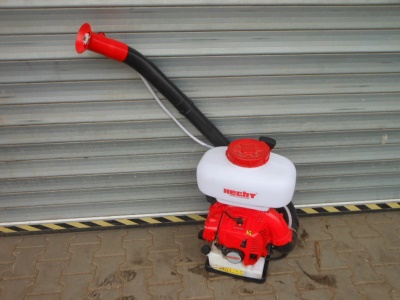 HECHT 451 - motorový rosič 