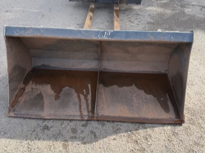 Kloubový nakladač GiANT D337T