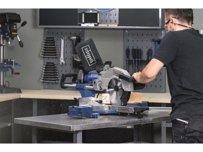 Scheppach HM 110 MP - dvourychlostní multifunkční pokosová pila s potahem a laserem