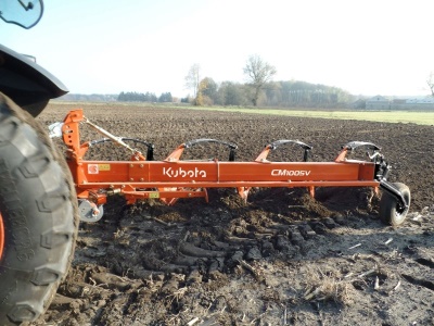 Jednostranný nesený pluh Kubota CM1005