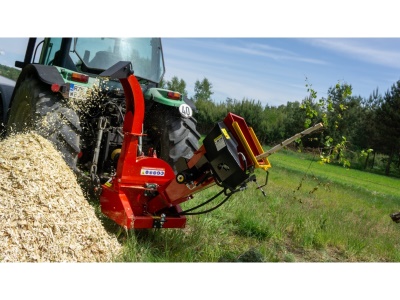 Diskový štěpkovač RT-630R za traktor s hydraulickým válcem Remet