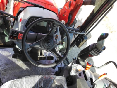 Zemědělský traktor Kubota M5-092 s čelním nakladačem LK1500M