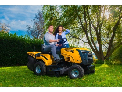 Riwall PRO RLT 102 HRD TWIN - dvouválcový travní traktor 102 cm se zadním výhozem a hydrostatickou převodovkou